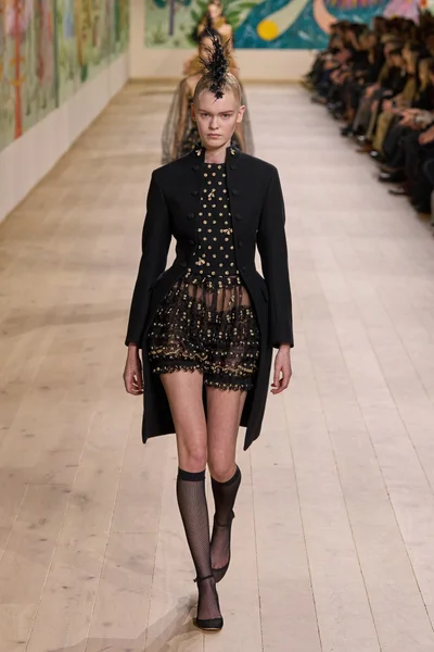 Look 30